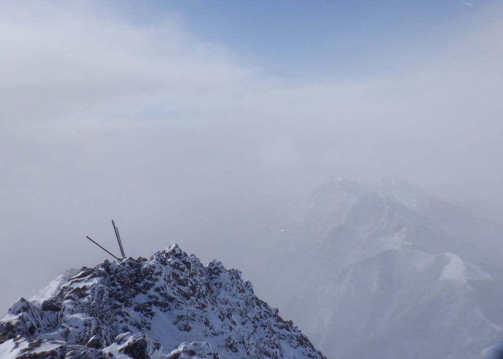 登頂を祝福するように、太陽の光が差し込みました！