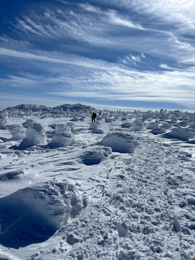 ここを登りきったら、梵天岩です