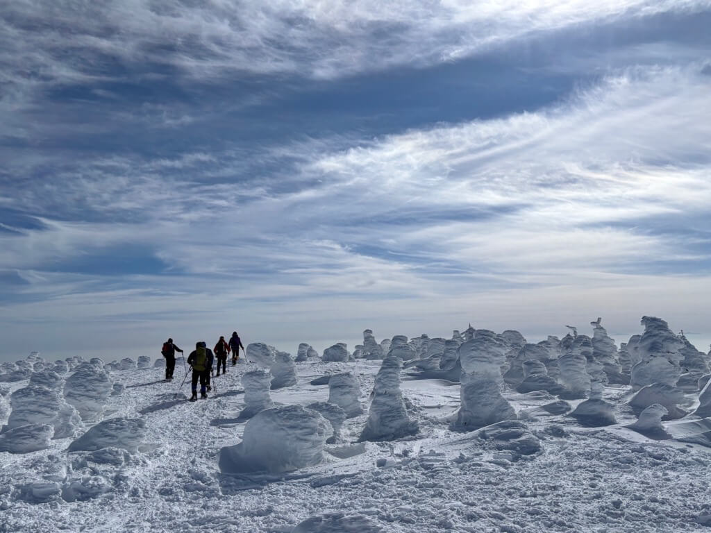 福島県側、グランデコの方へも歩いていけます。