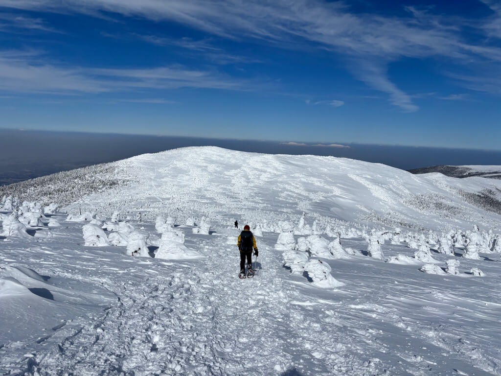 西吾妻山から下りていきます